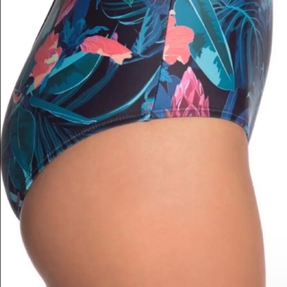 Ruffled Cold Shoulder One-Piece Swimsuit Sz. Medium - Picture 3 of 8